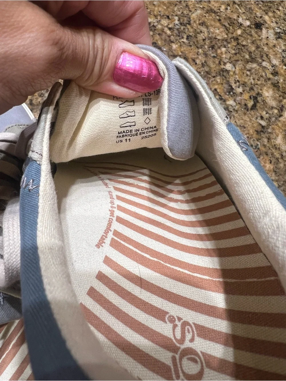 Taos Casual women's Low-Top Sneakers in Light Blue and Gray